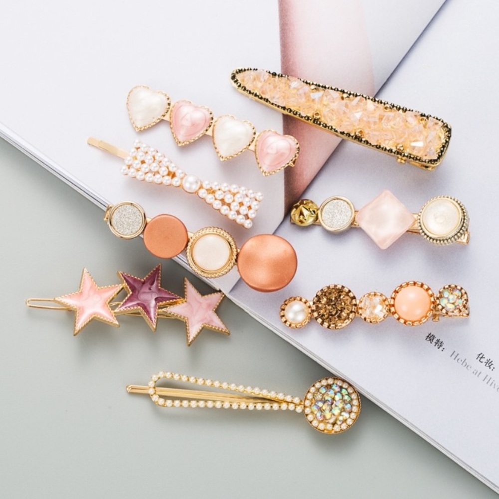 𤩠8 PACK - Bedazzled Hair Clips! - Picture 1 of 3